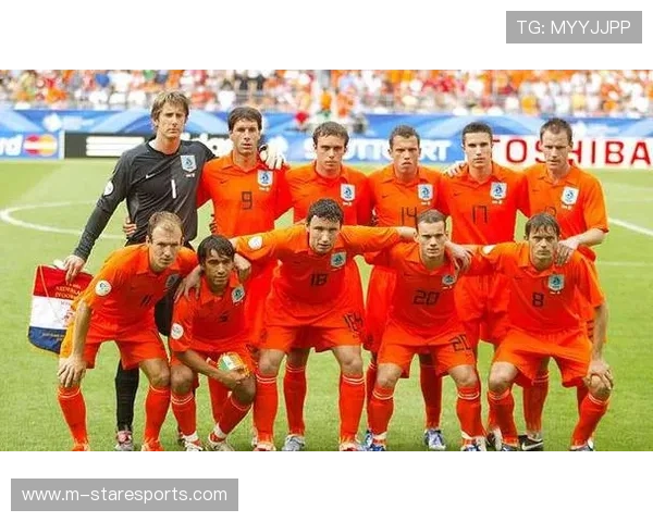 荷兰足球历史十大传奇球星排名及成就解析