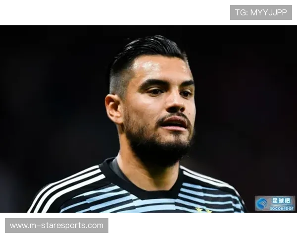 足球巨星手术风波：伤情恢复与职业生涯的重大挑战